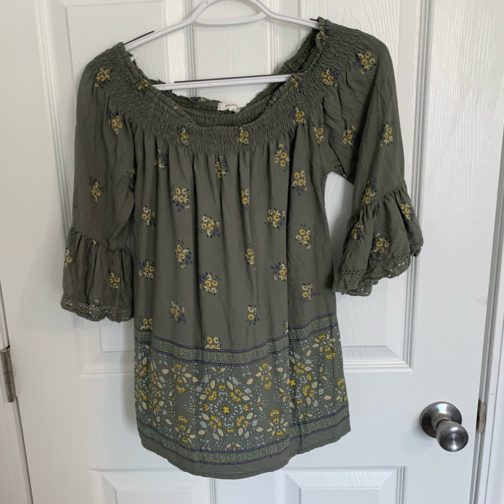 Maurices off the shoulder green blouse size xs